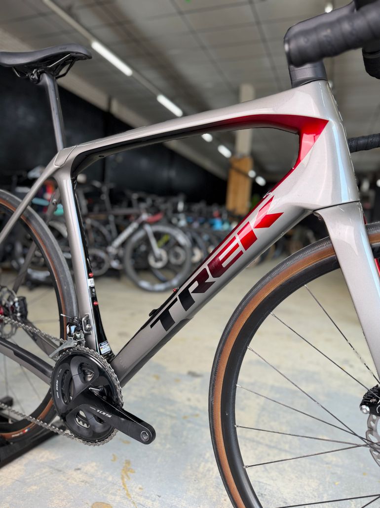 Used Trek Domane SL 5 Gen 4 2023 2023 Road & Gravel, Light Gray — image 6 of 24