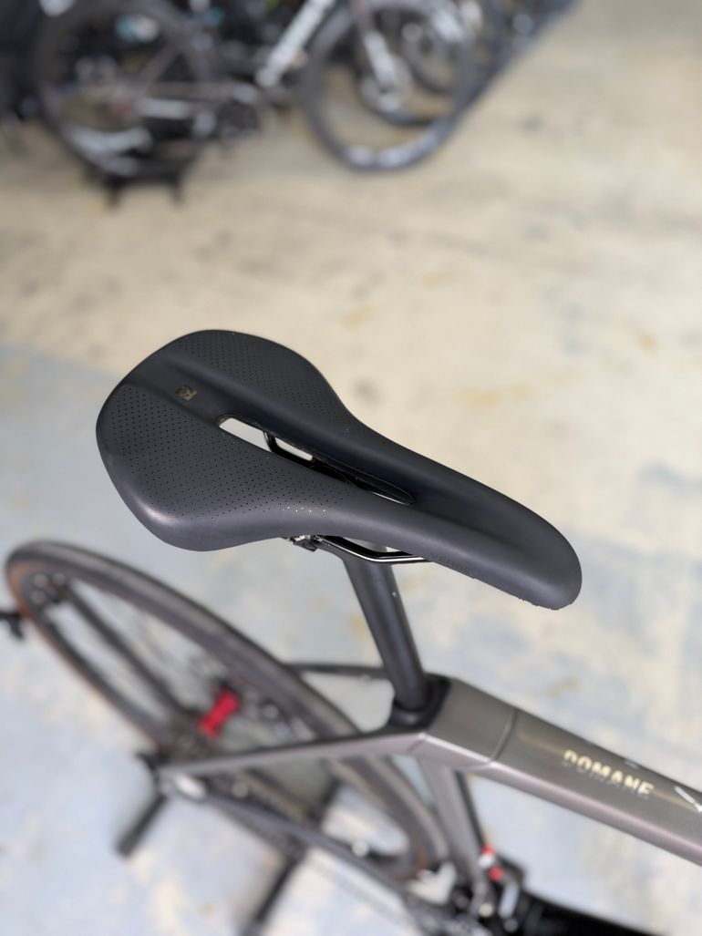 Used Trek Domane SL 5 Gen 4 2023 2023 Road & Gravel, Light Gray — image 14 of 24