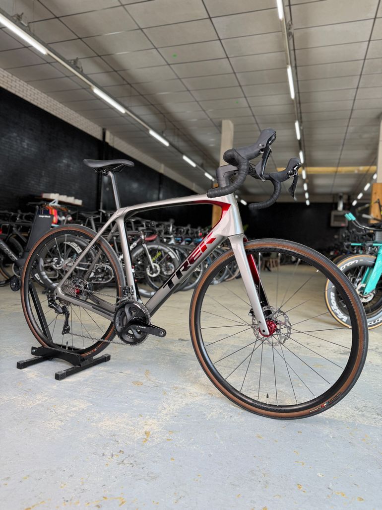 Used Trek Domane SL 5 Gen 4 2023 2023 Road & Gravel, Light Gray — image 2 of 24