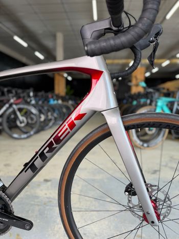 Used Trek Domane SL 5 Gen 4 2023 2023 Road & Gravel, Light Gray — image 7 of 24
