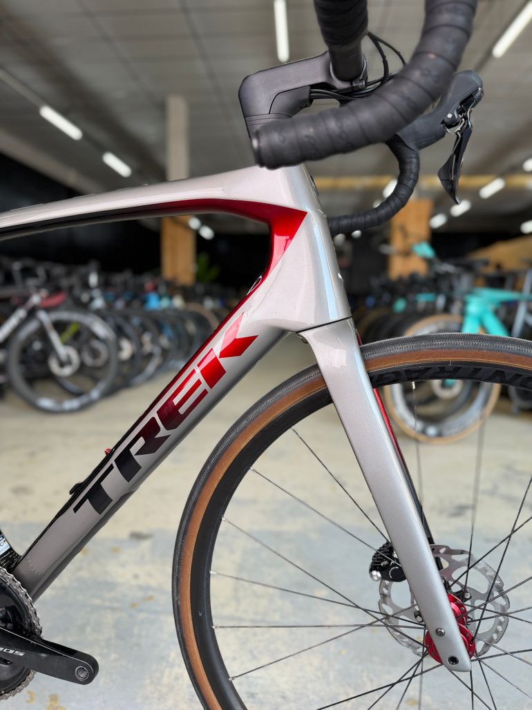 Used Trek Domane SL 5 Gen 4 2023 2023 Road & Gravel, Light Gray — image 7 of 24