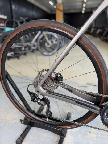Used Trek Domane SL 5 Gen 4 2023 2023 Road & Gravel, Light Gray — image 10 of 24
