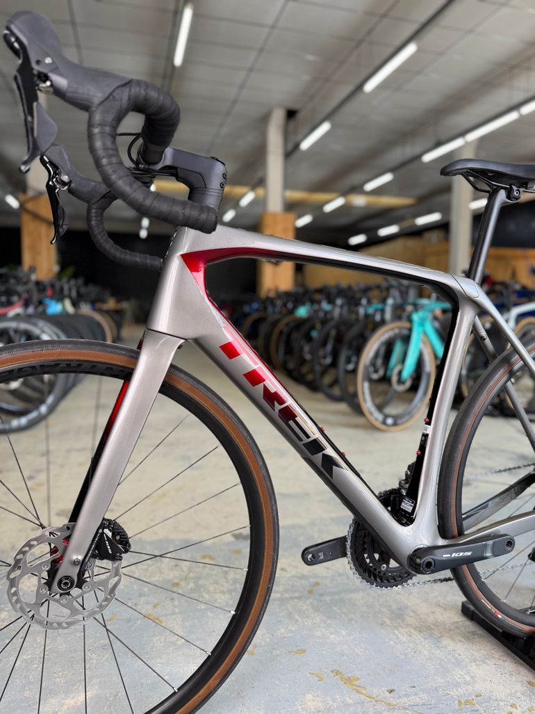 Used Trek Domane SL 5 Gen 4 2023 2023 Road & Gravel, Light Gray — image 16 of 24