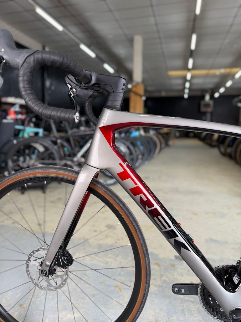 Used Trek Domane SL 5 Gen 4 2023 2023 Road & Gravel, Light Gray — image 18 of 24