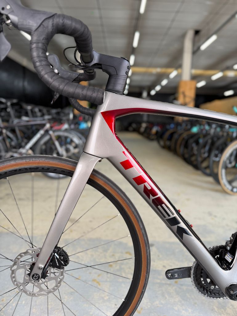 Used Trek Domane SL 5 Gen 4 2023 2023 Road & Gravel, Light Gray — image 17 of 24