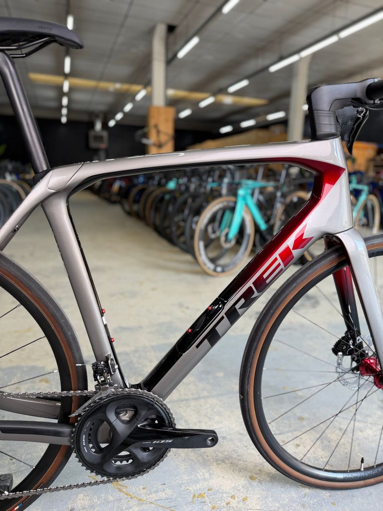 Used Trek Domane SL 5 Gen 4 2023 2023 Road & Gravel, Light Gray — image 12 of 24