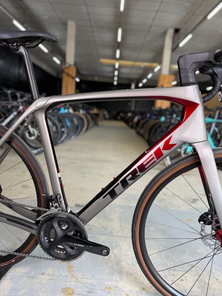 Used Trek Domane SL 5 Gen 4 2023 2023 Road & Gravel, Light Gray — image 13 of 24