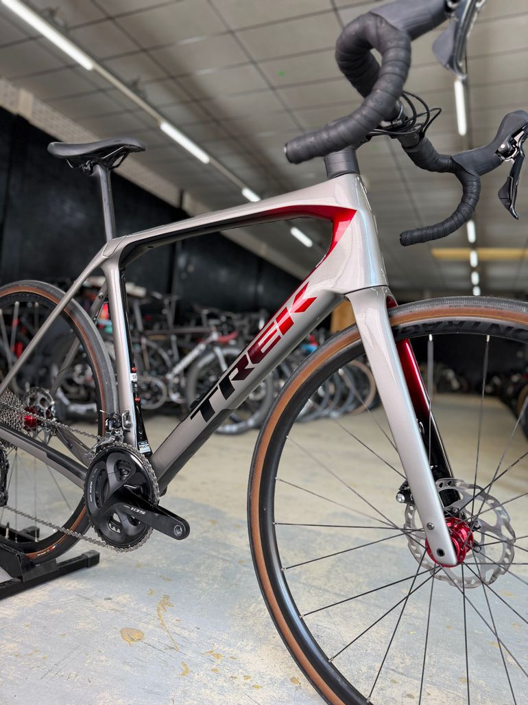 Used Trek Domane SL 5 Gen 4 2023 2023 Road & Gravel, Light Gray — image 4 of 24