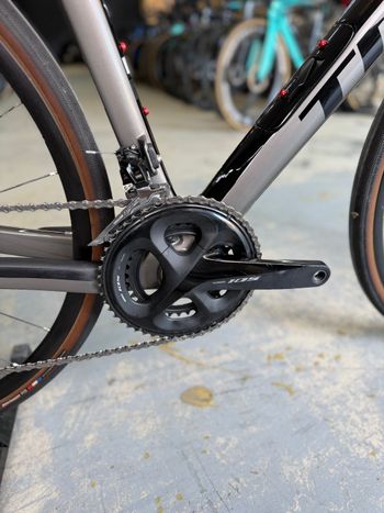 Used Trek Domane SL 5 Gen 4 2023 2023 Road & Gravel, Light Gray — image 11 of 24