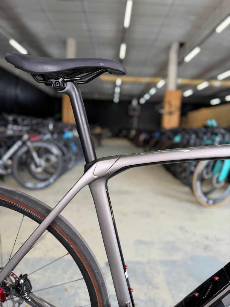 Used Trek Domane SL 5 Gen 4 2023 2023 Road & Gravel, Light Gray — image 9 of 24