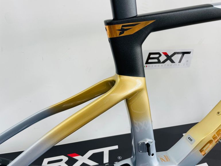 Used Pinarello Dogma F J102 Molten Sand 430 Frameset 2027 Road & Gravel, Light Gray — image 3 of 6