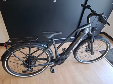 Trek Allant+ 7 Gen 2 2025 Urban usato, Grigio chiaro — immagine 3 di 5