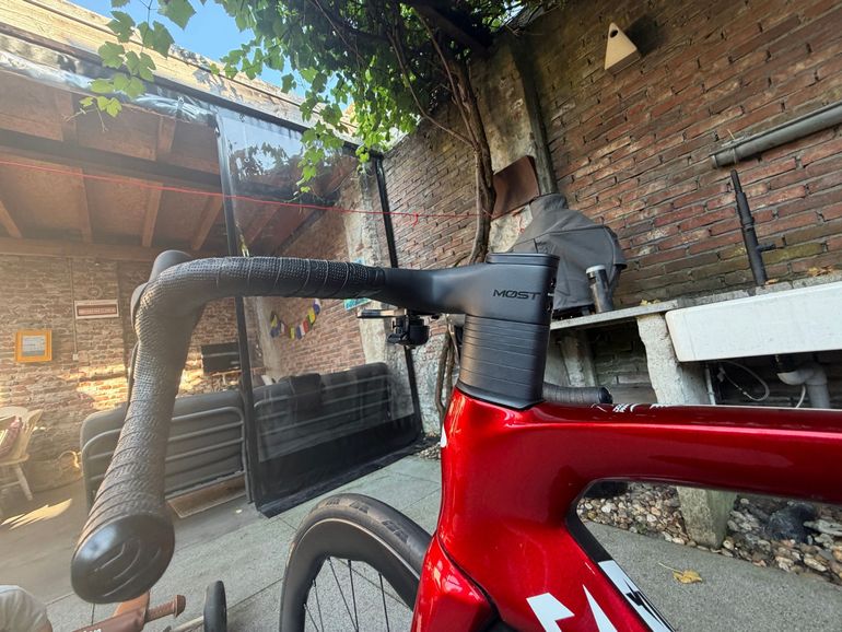 Tweedehands Pinarello DOGMA F DURA ACE Di2 2025 2025 Road & Gravel — afbeelding 9 van 11