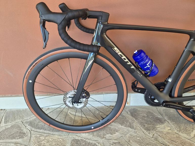 Używany Scott Addict 20 2026 2026 Road & Gravel — zdjęcie 2 z 9