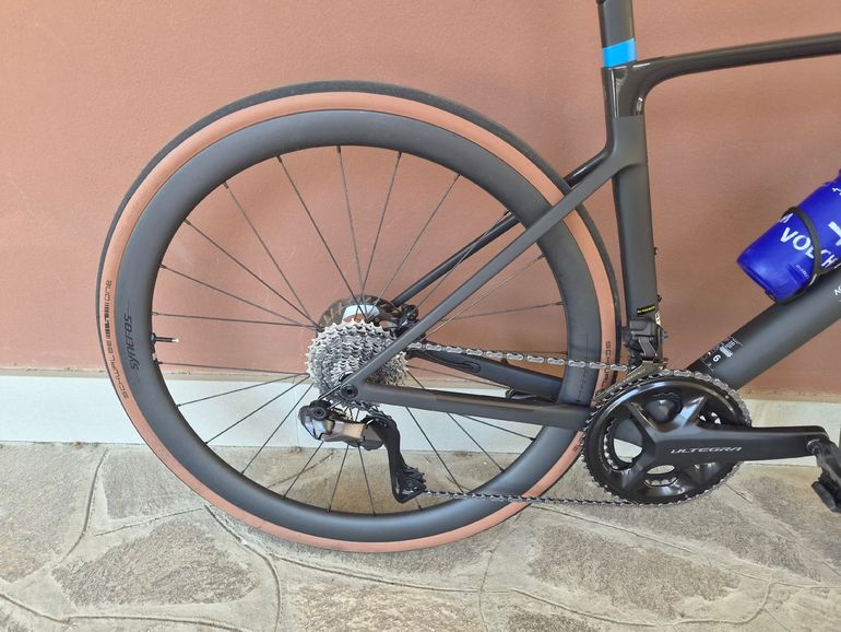 Używany Scott Addict 20 2026 2026 Road & Gravel — zdjęcie 8 z 9