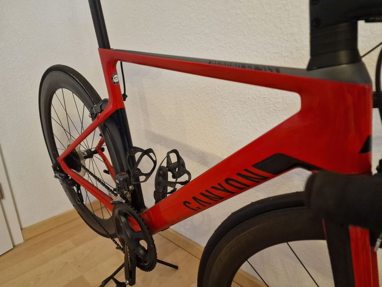 Käytetty Canyon Aeroad CF SLX 8.0 2018 2018 Road & Gravel — kuva 2 / 6