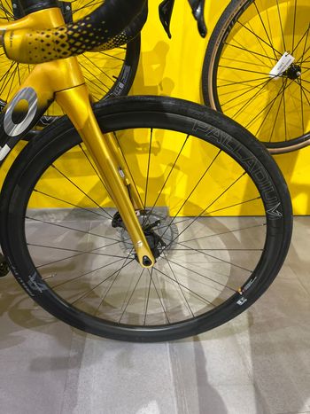 Tweedehands Gusto Custom Shimano 105 Di2 2025 Road & Gravel — afbeelding 5 van 6