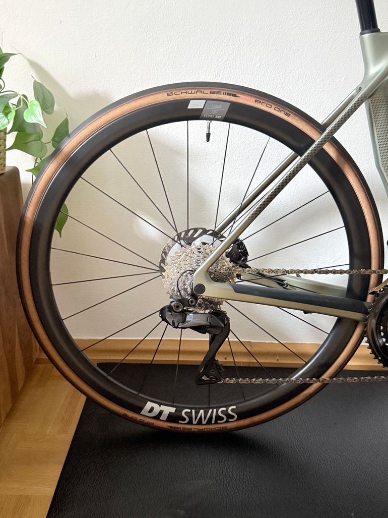 Used Canyon Endurace CF SLX 8 Di2 2025 Road & Gravel, Green — image 10 of 27