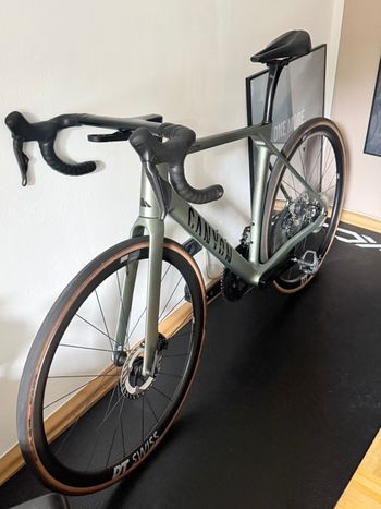 Used Canyon Endurace CF SLX 8 Di2 2025 Road & Gravel, Green — image 21 of 27