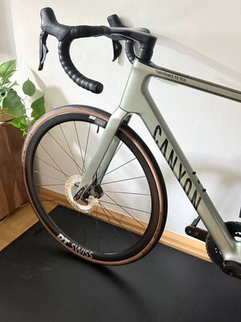 Used Canyon Endurace CF SLX 8 Di2 2025 Road & Gravel, Green — image 4 of 27