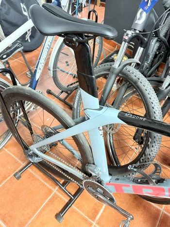 Used Trek Madone SL 7 eTap 2023 2023 Road & Gravel, Light Gray — image 5 of 6