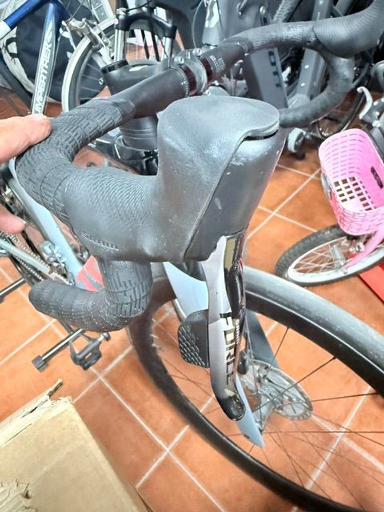 Used Trek Madone SL 7 eTap 2023 2023 Road & Gravel, Light Gray — image 4 of 6