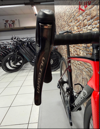 Used Specialized S-Works Tarmac SL6 Disc-Ultegra Di2 2022 2022 Road & Gravel, Red — image 9 of 10