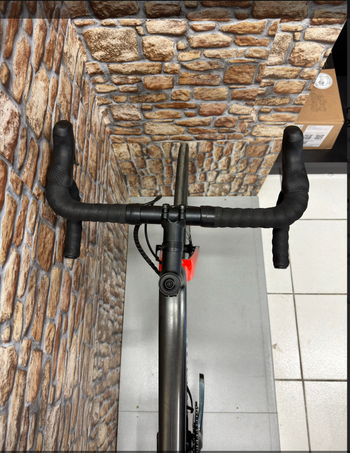 Used Specialized S-Works Tarmac SL6 Disc-Ultegra Di2 2022 2022 Road & Gravel, Red — image 8 of 10