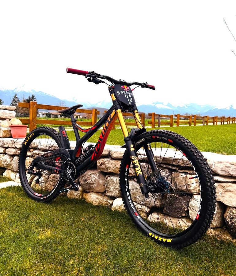Used Wilson Davinci Custom Shimano GRX 2018 Mountainbike, Red — image 1 of 3