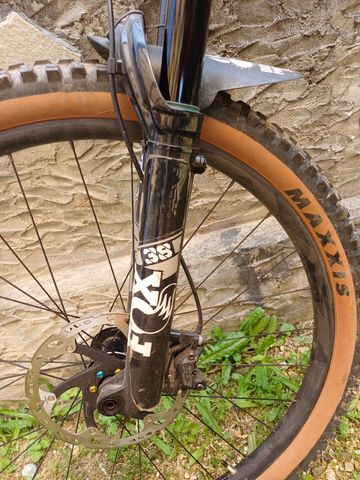 Giant Reign 29 SX 2021 2021 Mountainbike usato, Bianco — immagine 4 di 6