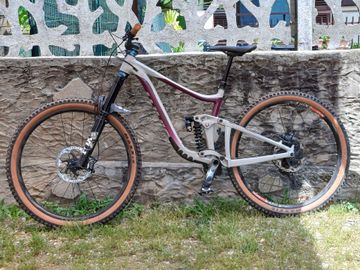 Giant Reign 29 SX 2021 2021 Mountainbike usato, Bianco — immagine 2 di 6