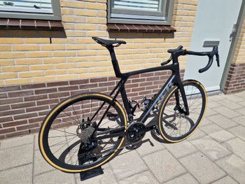 Used Trek Madone SL 6 Gen 8 2025 2025 Road & Gravel, Black — image 4 of 18