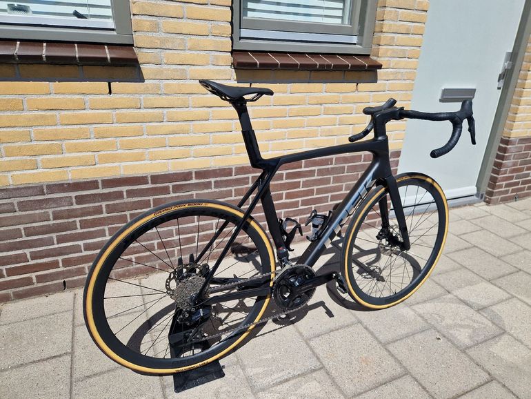 Used Trek Madone SL 6 Gen 8 2025 2025 Road & Gravel, Black — image 4 of 18
