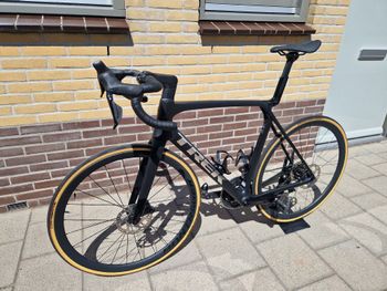 Used Trek Madone SL 6 Gen 8 2025 2025 Road & Gravel, Black — image 6 of 18