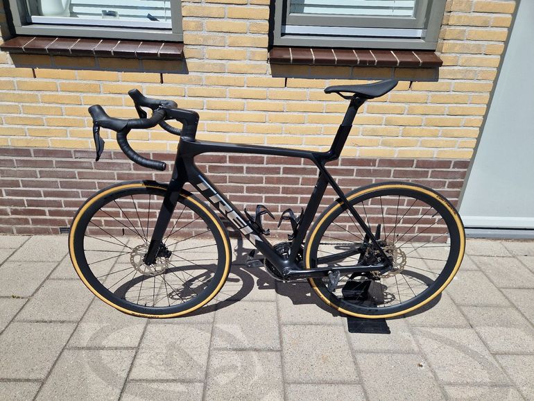 Used Trek Madone SL 6 Gen 8 2025 2025 Road & Gravel, Black — image 2 of 18