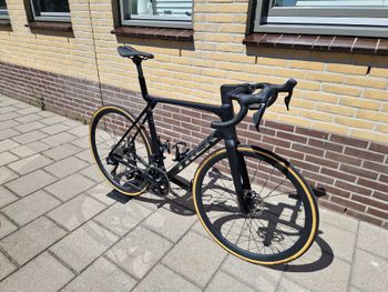 Used Trek Madone SL 6 Gen 8 2025 2025 Road & Gravel, Black — image 7 of 18