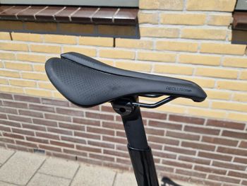 Used Trek Madone SL 6 Gen 8 2025 2025 Road & Gravel, Black — image 11 of 18