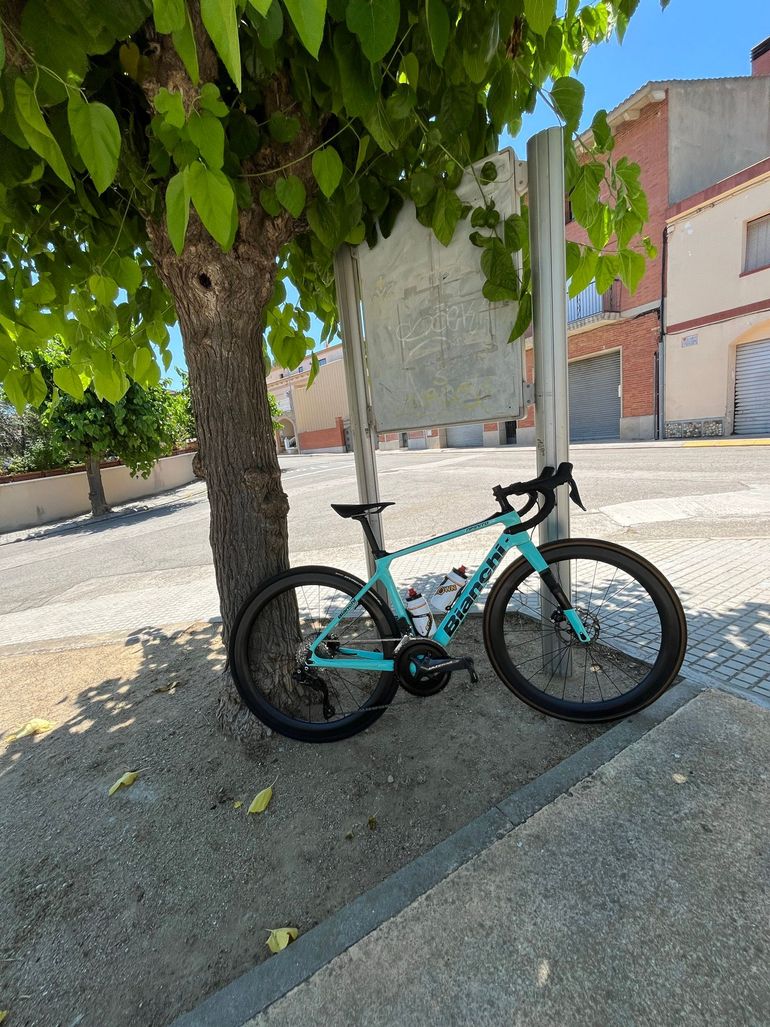 Bianchi Infinito XE 105 Di2 2023 2023 Road & Gravel de segunda mano, Azul — imagen 2 de 3