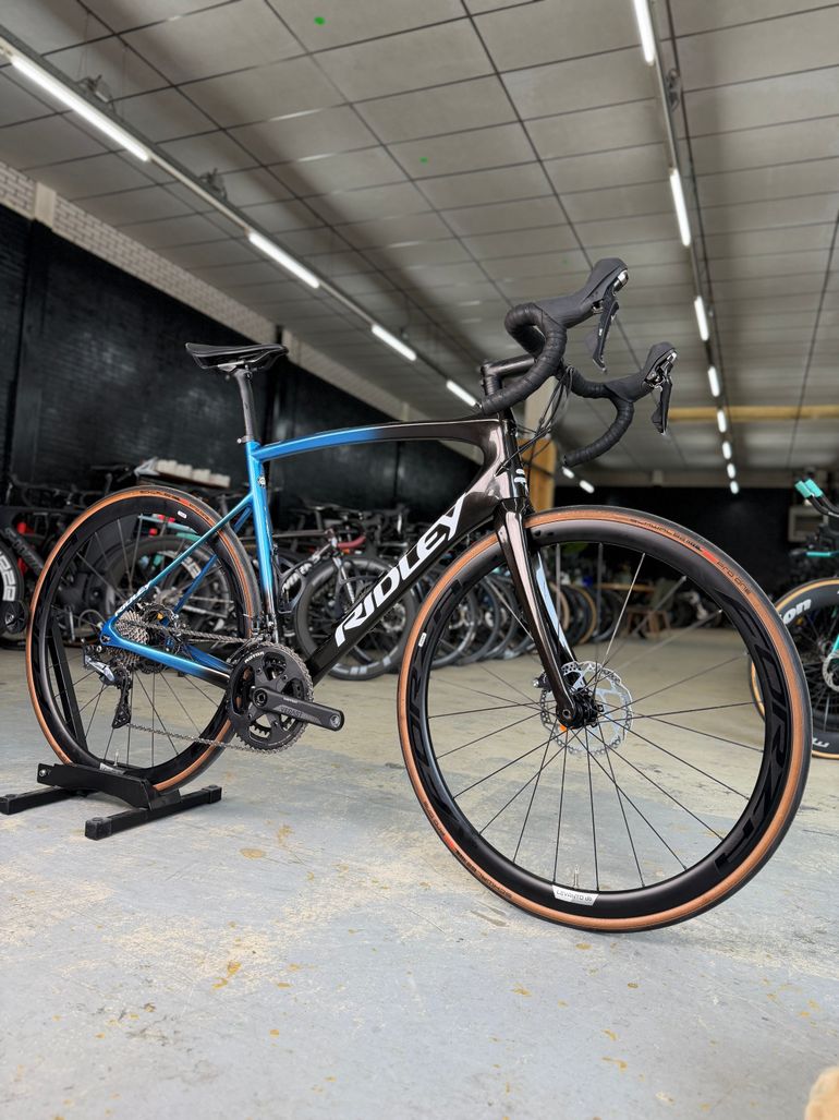 Used Ridley Fenix SL Disc - Shimano Ultegra 2x11sp 2023 2023 Road & Gravel, Black — image 2 of 22