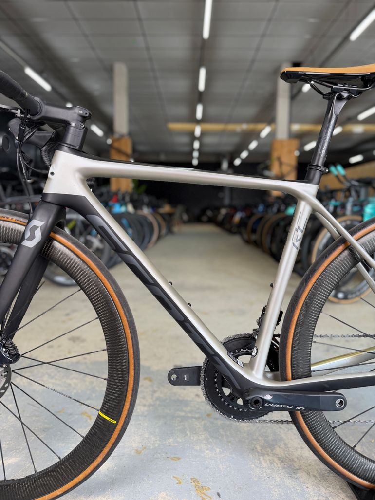 Used Scott Addict RC15 Di2 Carbon 2019 Road & Gravel, Black — image 21 of 22