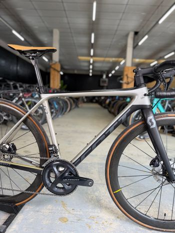 Used Scott Addict RC15 Di2 Carbon 2019 Road & Gravel, Black — image 11 of 22