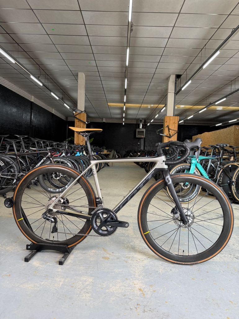Used Scott Addict RC15 Di2 Carbon 2019 Road & Gravel, Black — image 1 of 22
