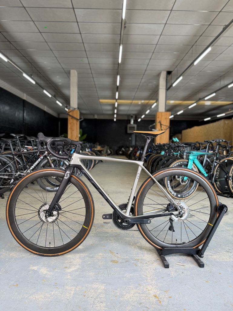 Used Scott Addict RC15 Di2 Carbon 2019 Road & Gravel, Black — image 15 of 22