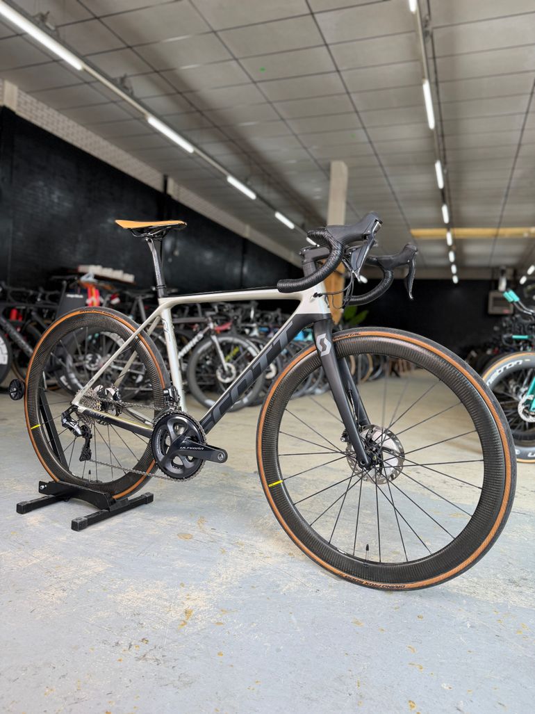 Used Scott Addict RC15 Di2 Carbon 2019 Road & Gravel, Black — image 2 of 22