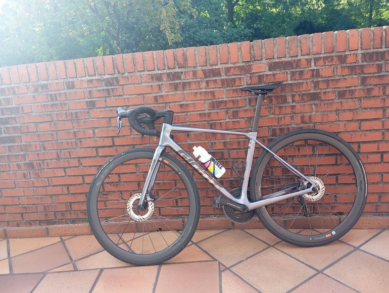 Used Giant TCR Advanced Pro 0 KOM 2026 2026 Road & Gravel, Light Gray — image 2 of 8