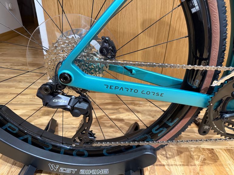 Used Bianchi Impulso RC GRX 825 DI2 2025 2025 Road & Gravel, Blue — image 4 of 10