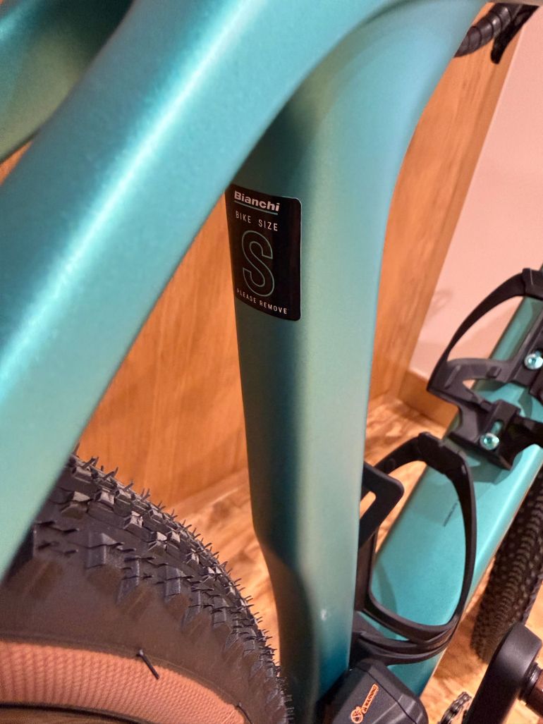 Used Bianchi Impulso RC GRX 825 DI2 2025 2025 Road & Gravel, Blue — image 6 of 10