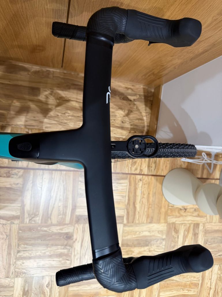 Used Bianchi Impulso RC GRX 825 DI2 2025 2025 Road & Gravel, Blue — image 9 of 10