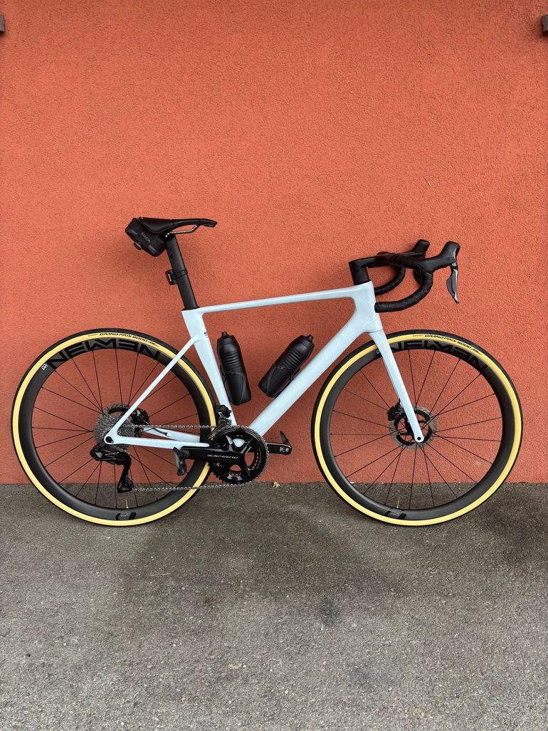 Used CUBE LITENING AIR C:68X SLT 2024 2024 Road & Gravel, White — image 1 of 12