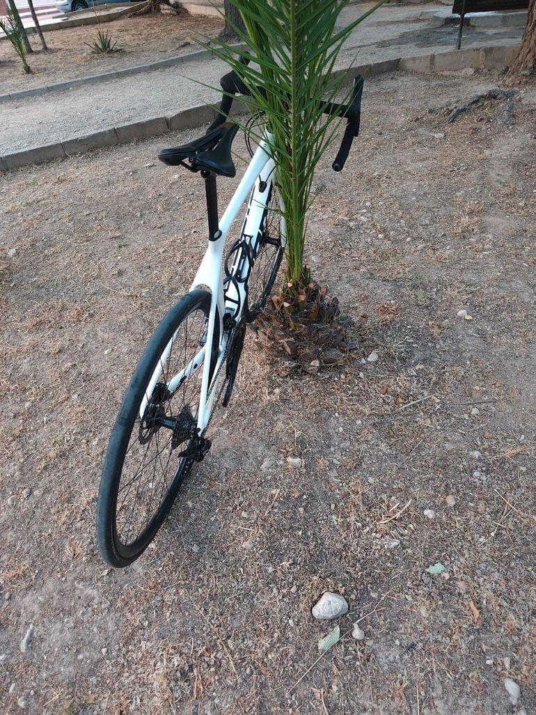 Used Giant TCR Advanced Disc 2 2021 2021 Road & Gravel, White — image 6 of 8
